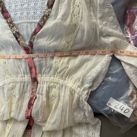 Floral Trim White Lace Tunic - Picture 10 of 12